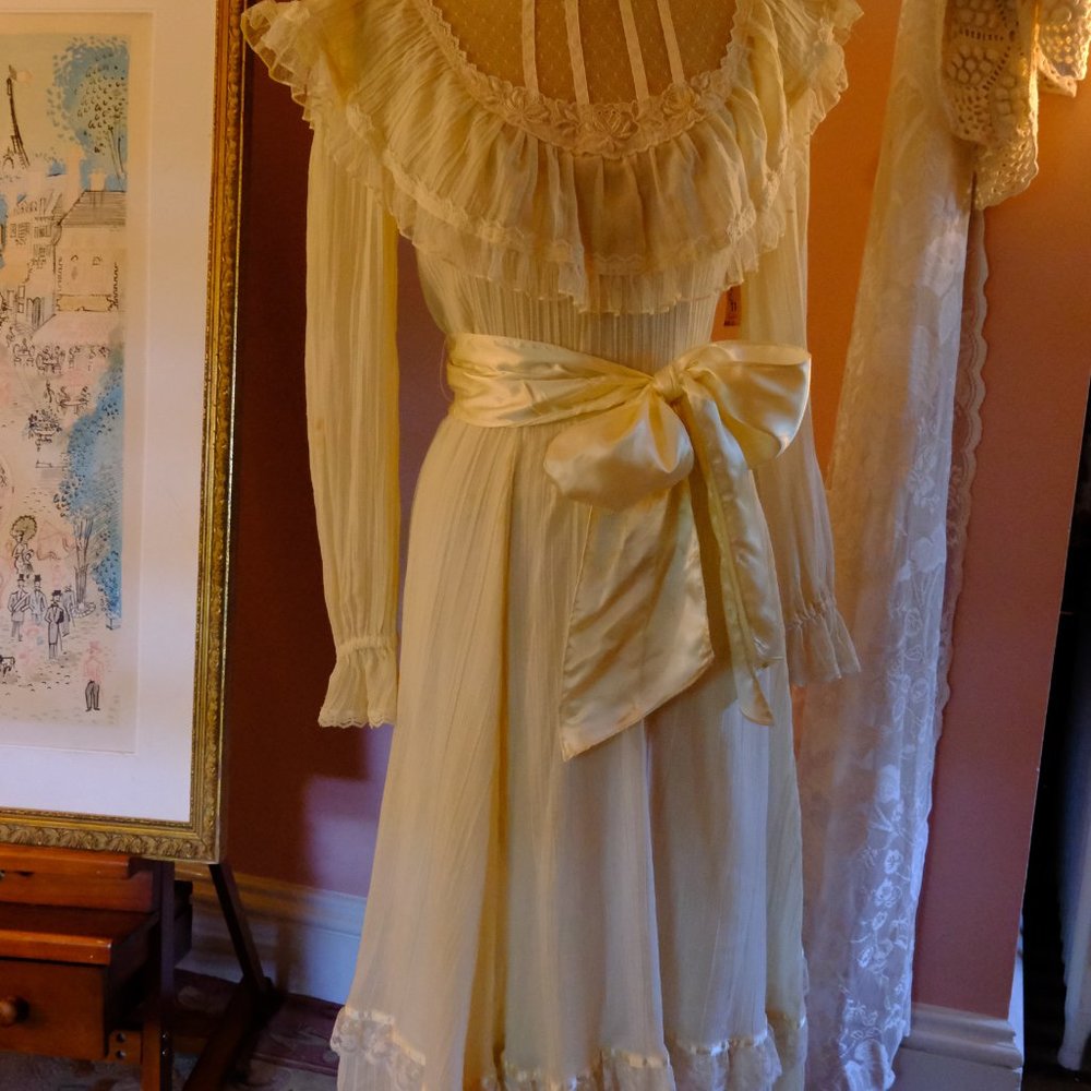Vintage Victorian Gunne Sax Dress